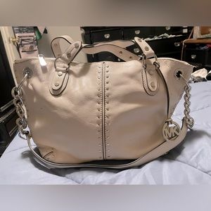 It’s in a good condition almost never use